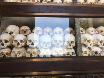 Historical Phnom Penh Small Day Tour, including Genocide Museum and Killing Fields